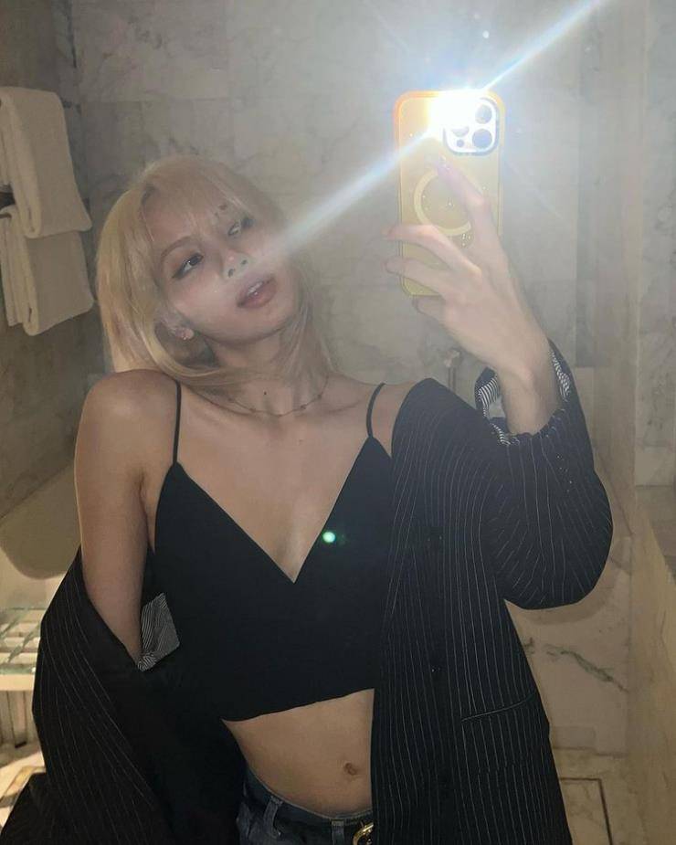 [잡담] 아이돌들 거울 셀카는 어떻게 찍는 거지?? | 인스티즈