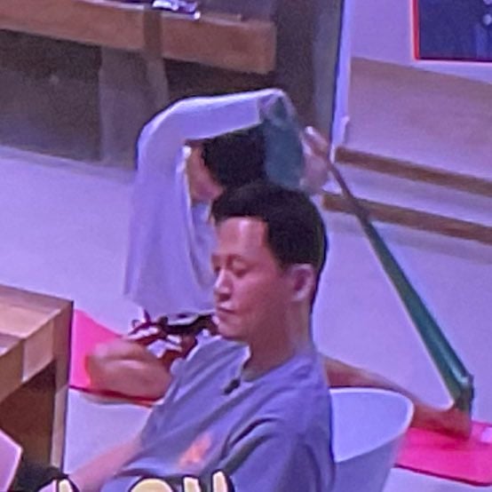 [잡담] 뒤에서 뷔 운동중이에욥 | 인스티즈