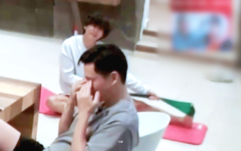 [잡담] 뷔 너무 웃겨.... | 인스티즈