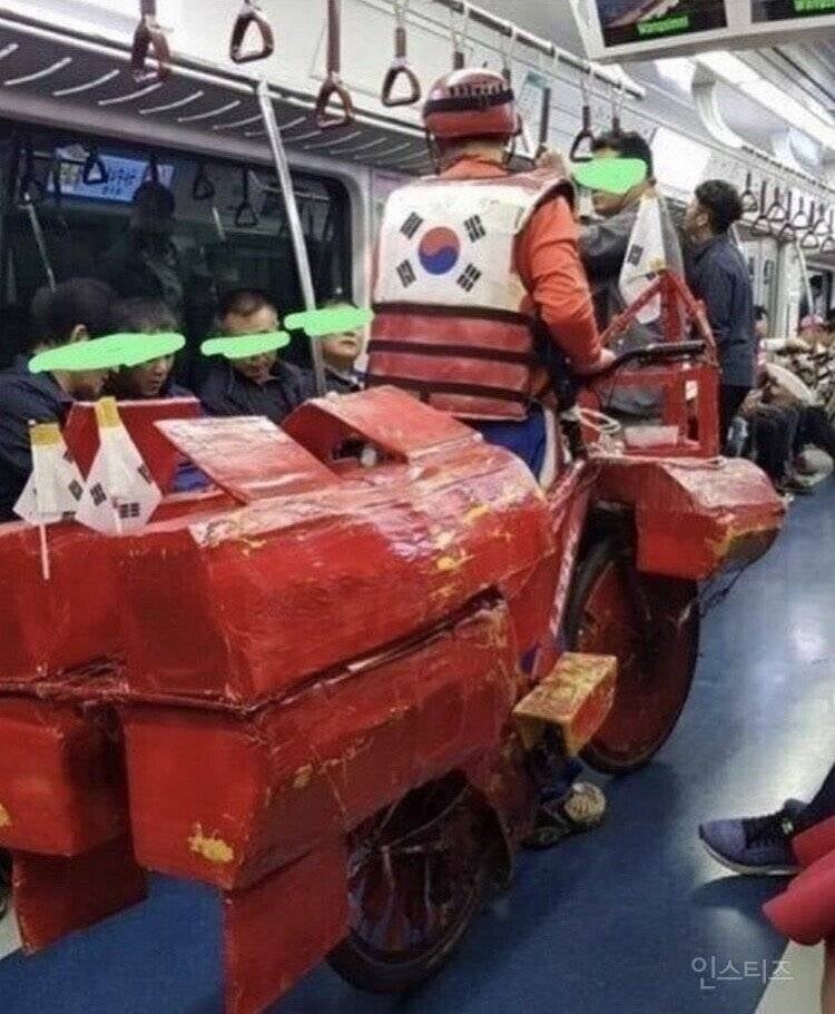 지방사람들이 부러워 하는 서울 지하철의 일상.jpg | 인스티즈