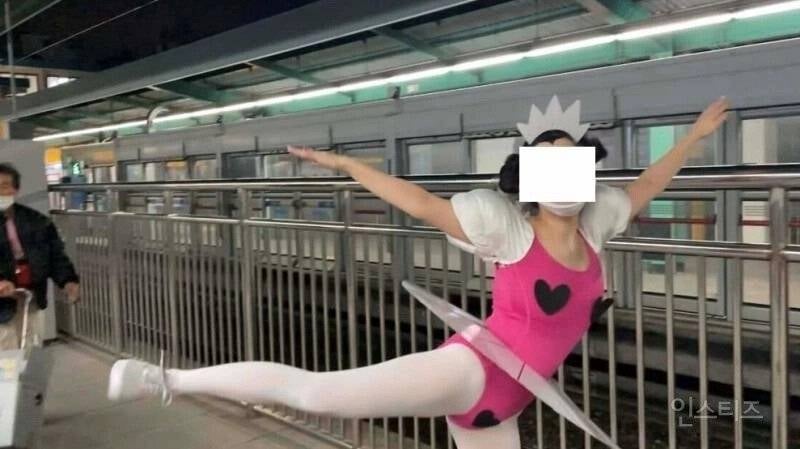 지방사람들이 부러워 하는 서울 지하철의 일상.jpg | 인스티즈