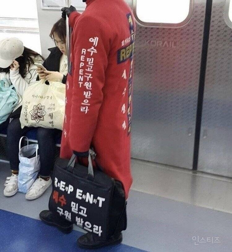 지방사람들이 부러워 하는 서울 지하철의 일상.jpg | 인스티즈