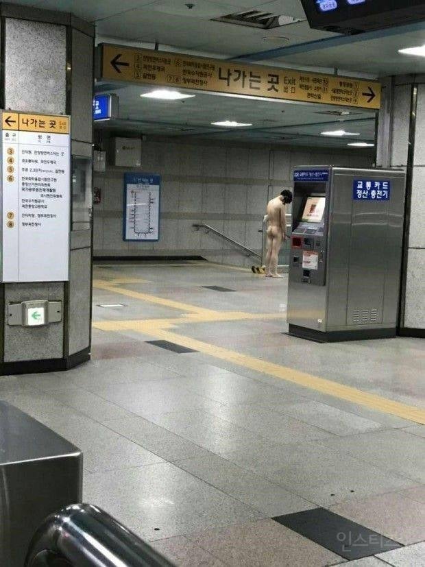 지방사람들이 부러워 하는 서울 지하철의 일상.jpg | 인스티즈