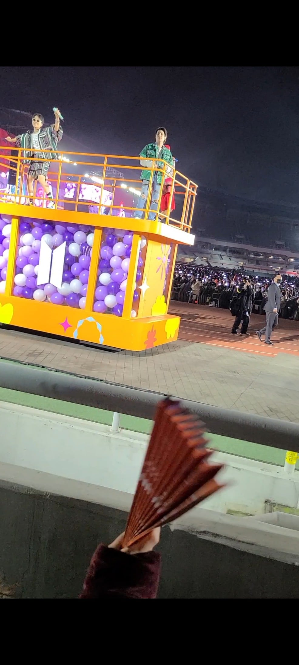 [잡담] 나 콘서트 방탄이랑 아이유갔었는데 너무좋았다 | 인스티즈