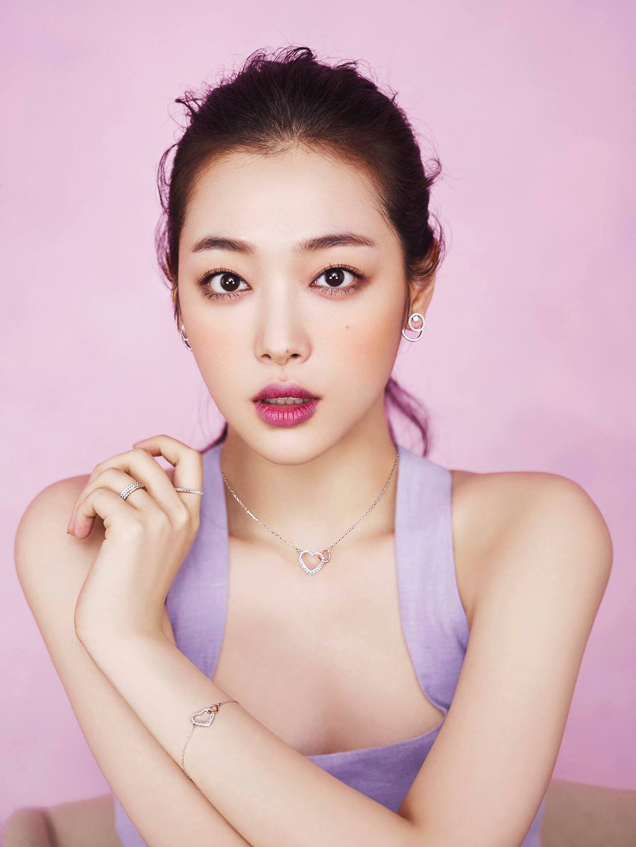 [잡담] 설리 이거 무슨 광고였는지 궁금... 쥬얼리 같은데 어디꺼였울까 | 인스티즈
