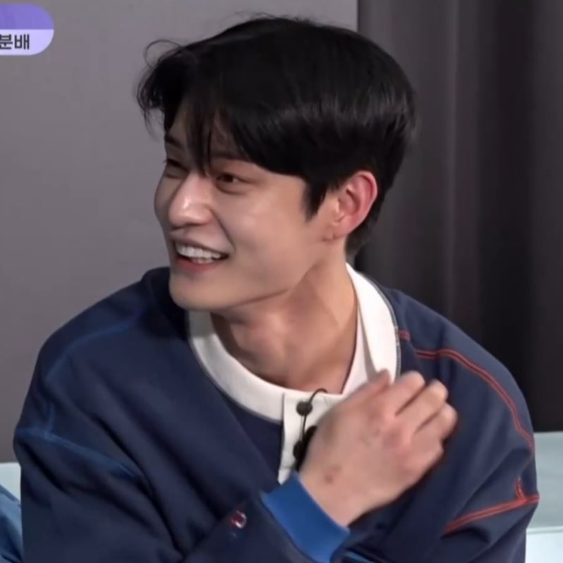 [잡담] 김지웅 그 얼굴로 애교공격하는거 진짜 불공평하다 | 인스티즈