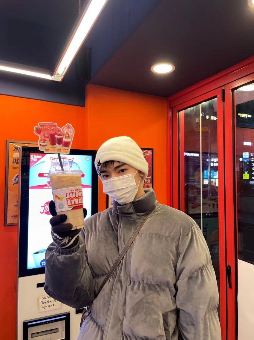 [잡담] 근데 장하오 쌍꺼풀 있는 사진 중 이거 잘생겼다 | 인스티즈