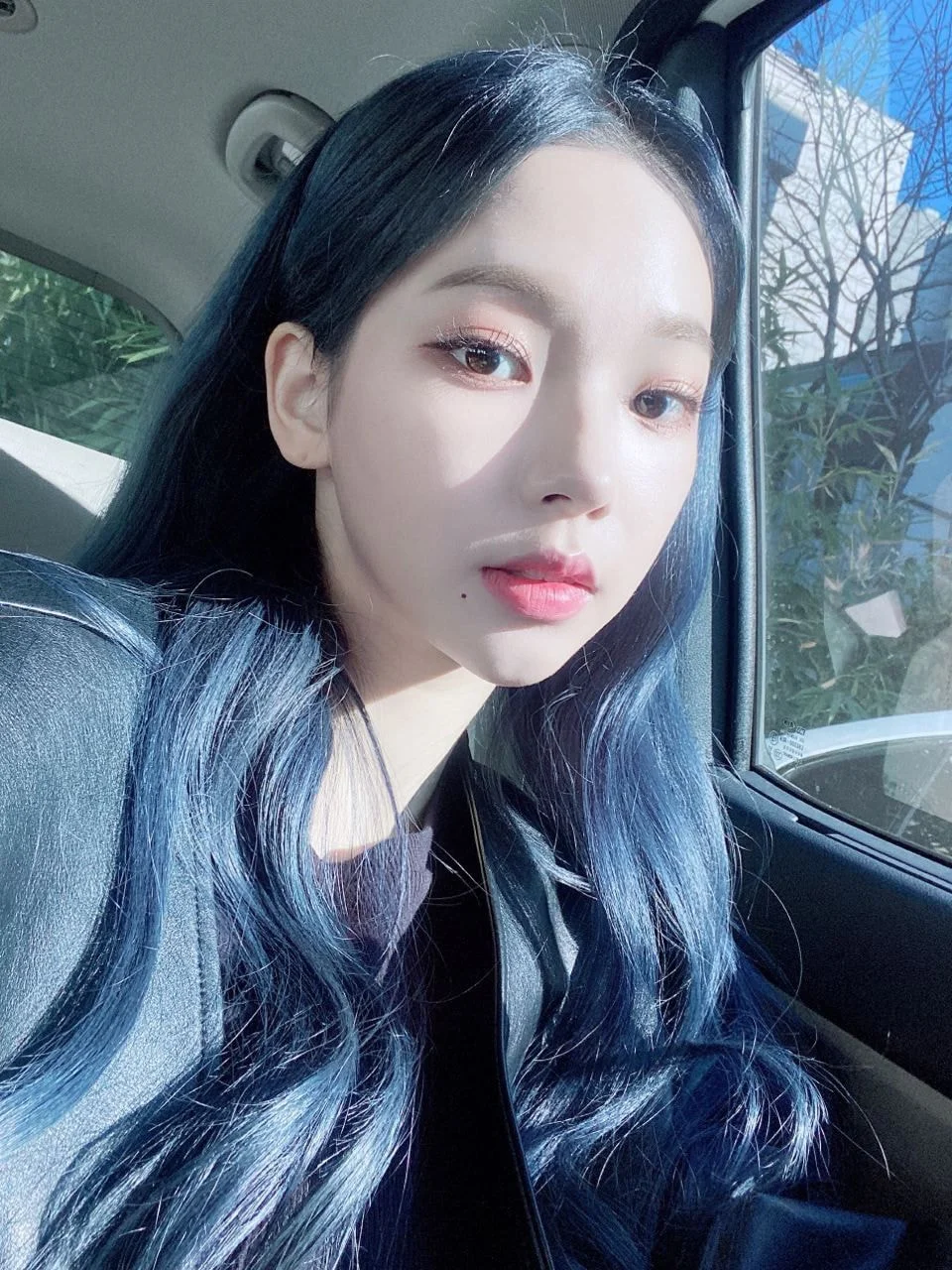 [잡담] 카리나 쿨톤으로 너무 유명하지만 웜톤 스타일링도 이뻐.. | 인스티즈