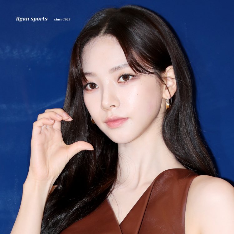 [잡담] 카리나 쿨톤으로 너무 유명하지만 웜톤 스타일링도 이뻐.. | 인스티즈