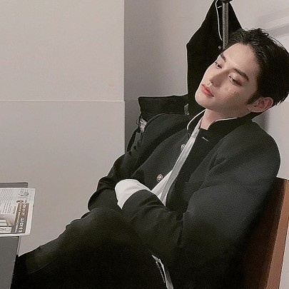 [잡담] 가쿠란 입은 김지웅 너무 좋아,,, | 인스티즈