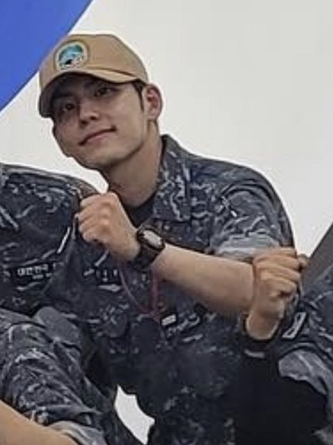 [잡담] 와 원필 해군 군복 입은 거 진짜 개잘생김 | 인스티즈