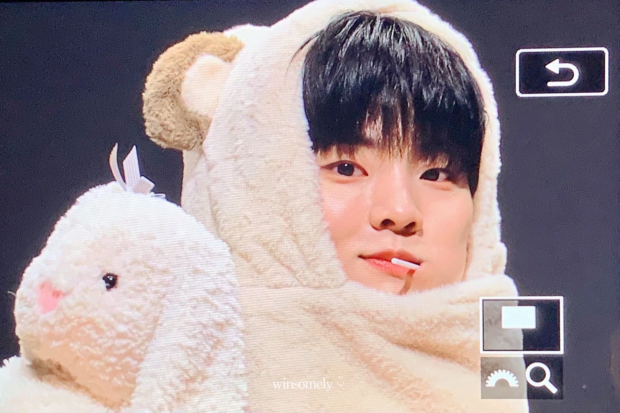 [잡담] 더보이즈 큐 팬싸템 찰떡이얏 ༼ಢ_ಢ༽ | 인스티즈