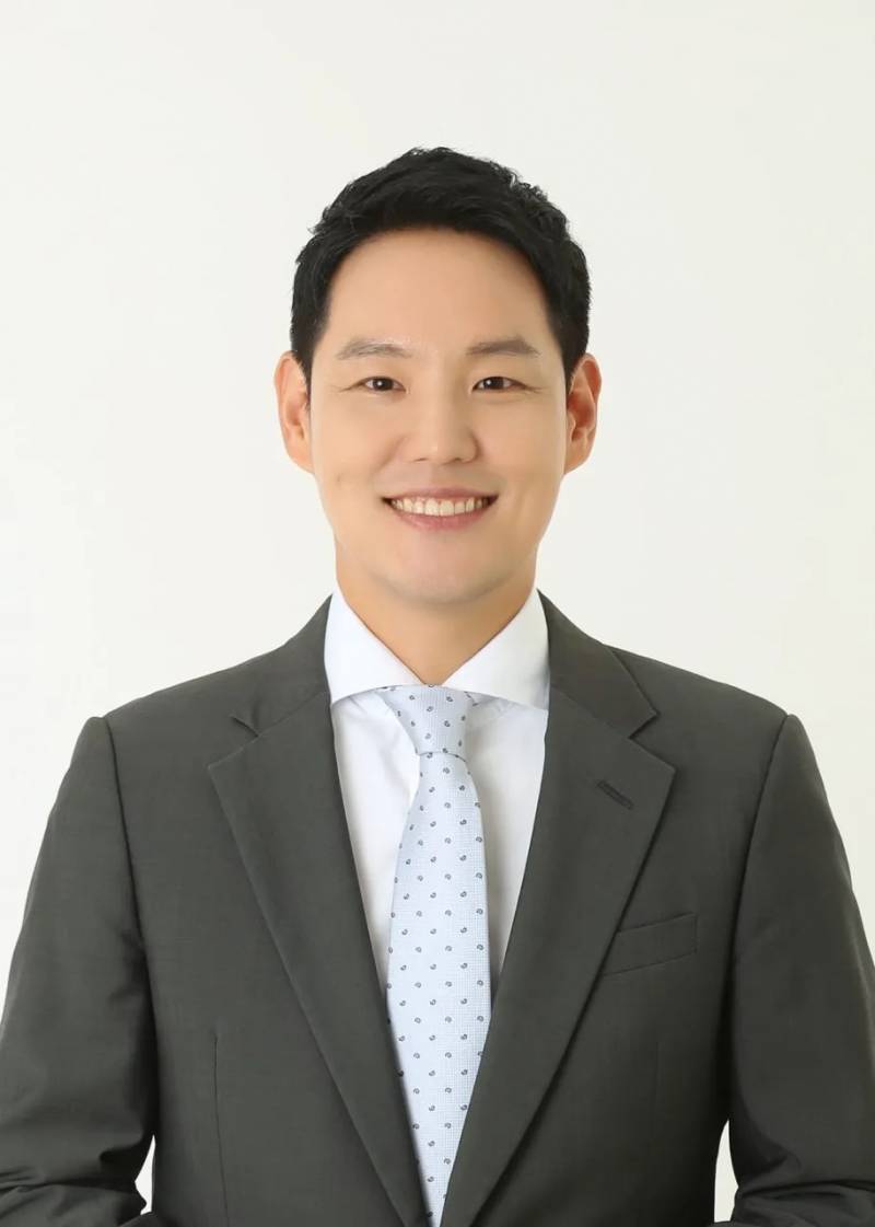 현재 한국인 중에 나이 맞추기 가장 어려운 사람.jpg | 인스티즈
