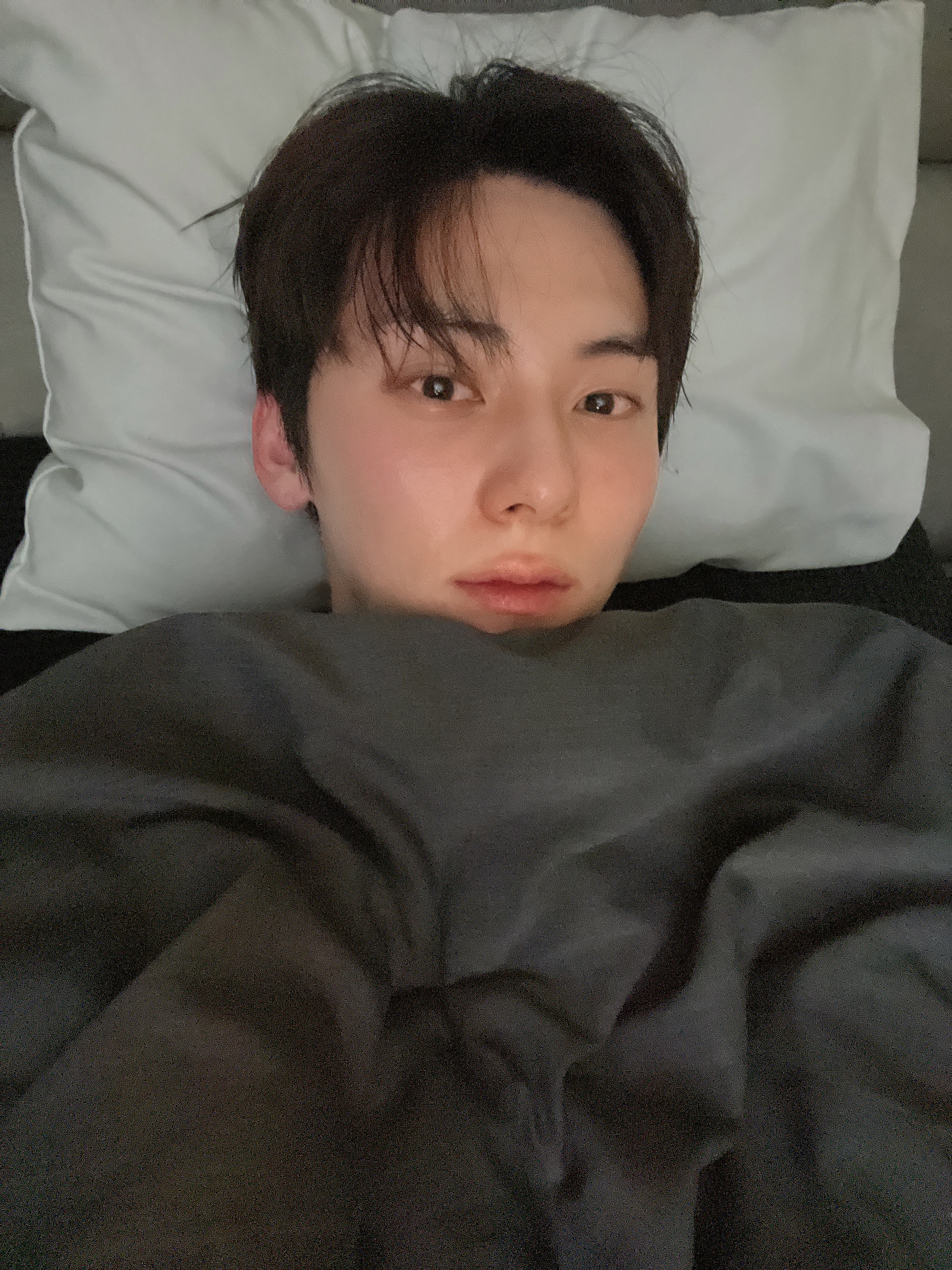 [잡담] 황민현 회식있어서 스탭들이랑 술 마신 상태에서도 위버스 올려줌ㅠㅠㅠㅠㅠㅠㅠㅠ | 인스티즈