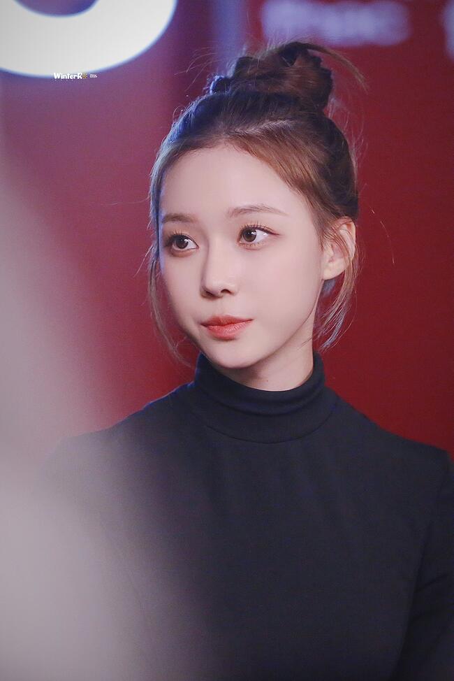 [잡담] 에스파 윈터 이마가 너무 이뻐서 앞머리 없는게 좋음.. | 인스티즈