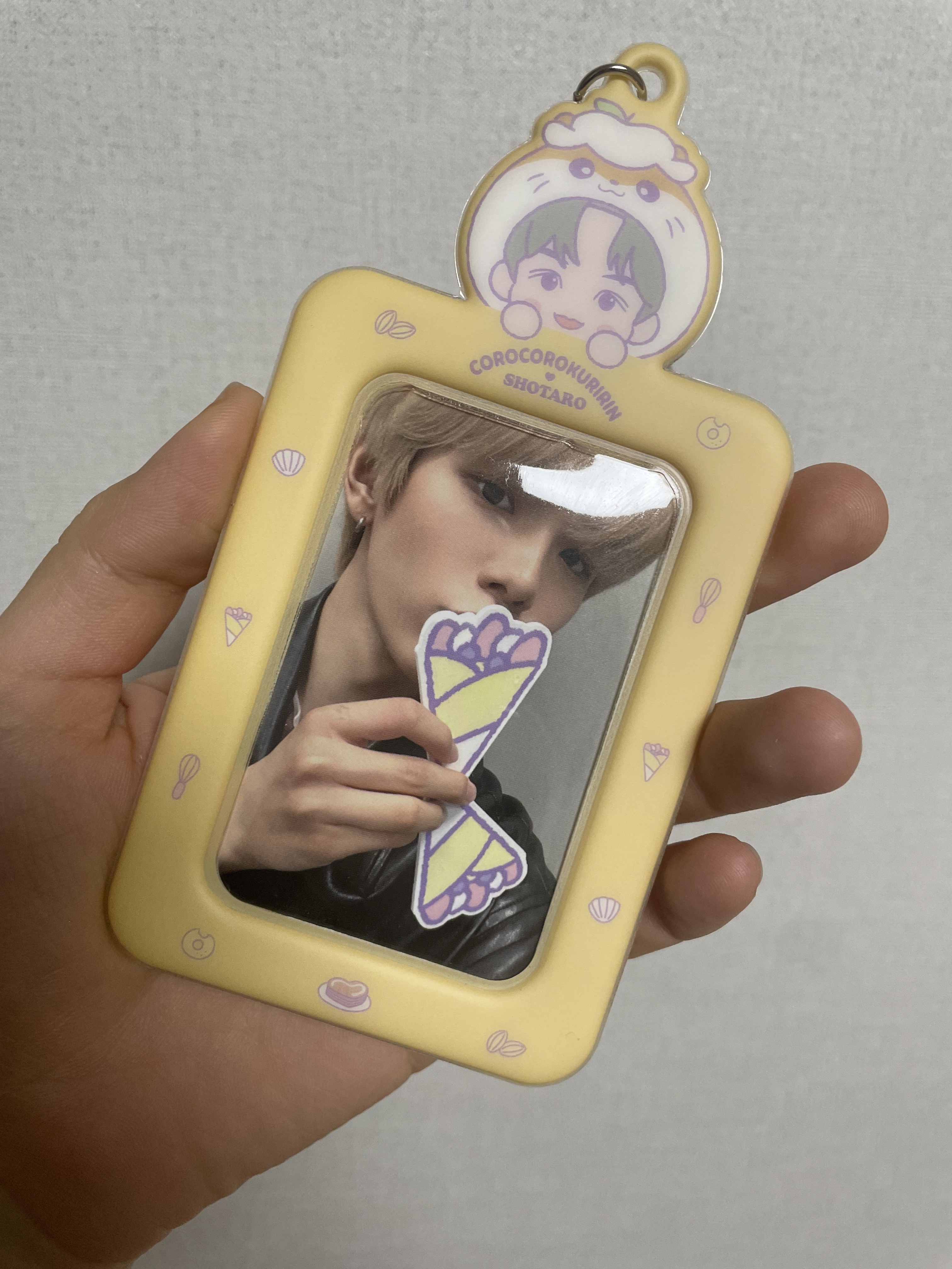 [잡담] 요즘 친구들이 포카들고 사진찍는거 부러워서 할미도 장만했다... | 인스티즈