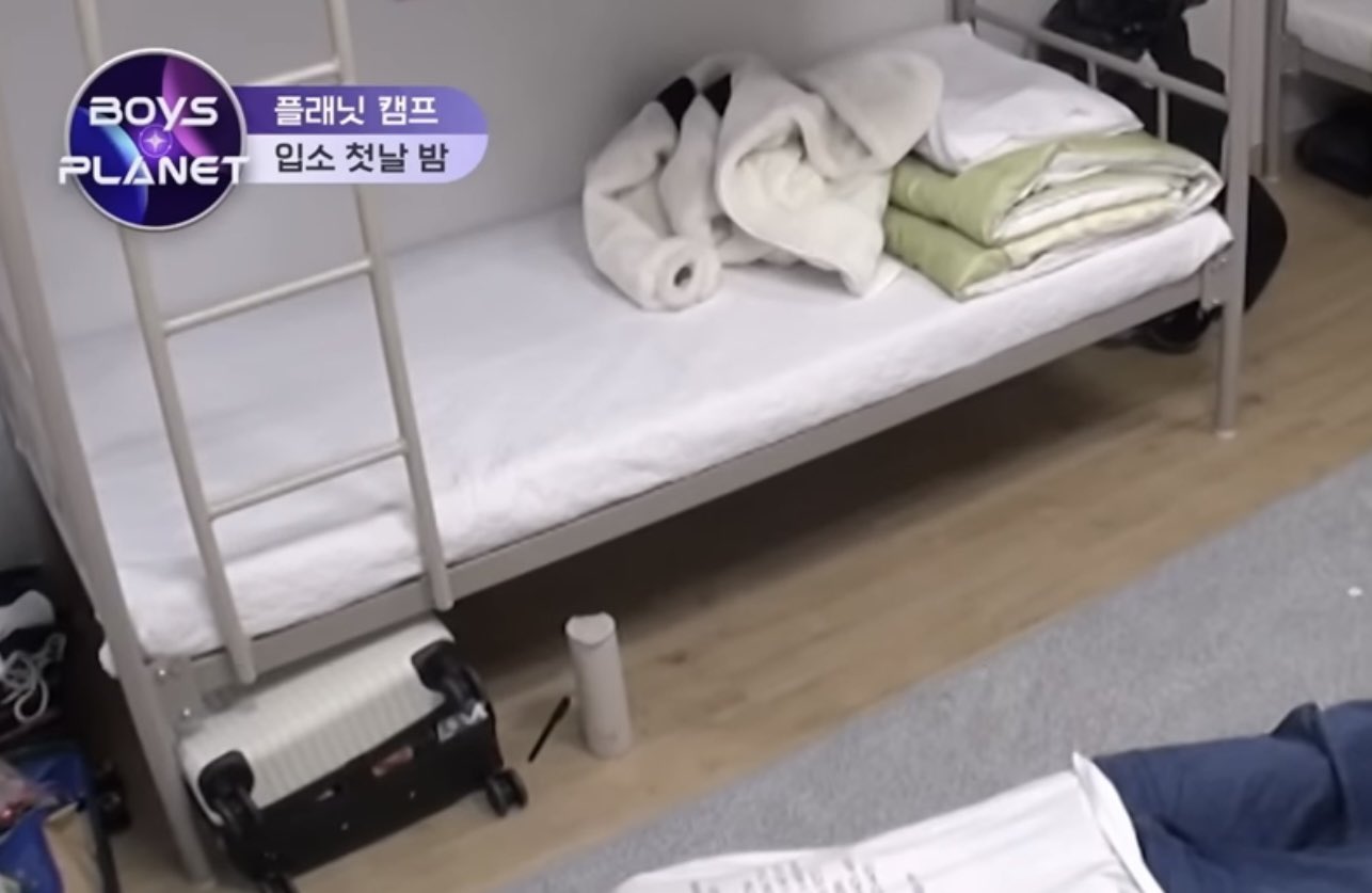 [잡담] 장하오 침대위에 겉옷 벗어두던데 | 인스티즈