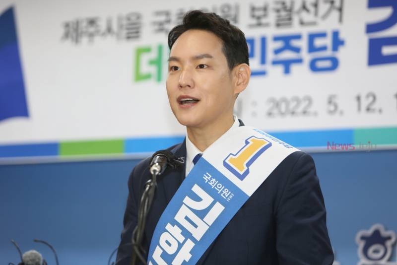현재 한국인 중에 나이 맞추기 가장 어려운 사람.jpg | 인스티즈