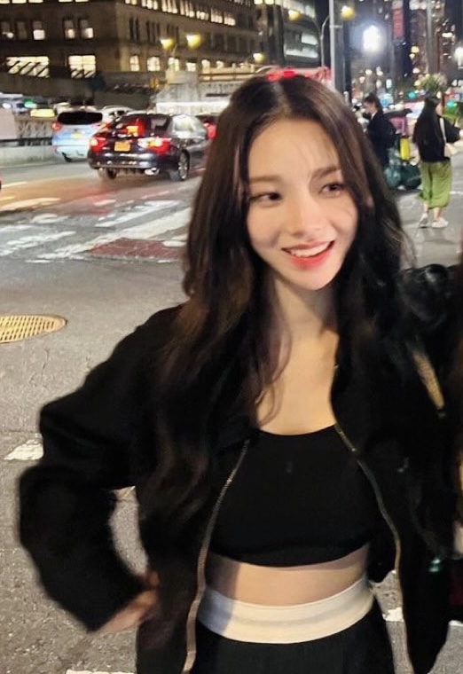 [잡담] 카리나 과사랑 최근 사진이랑 눈썹 빼고 똑같다 ㅋㅋㅋㅋ | 인스티즈