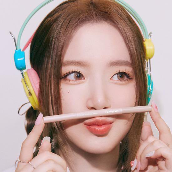 [잡담] 슈화 이런 화장 첨보는데 개잘어울린다 | 인스티즈