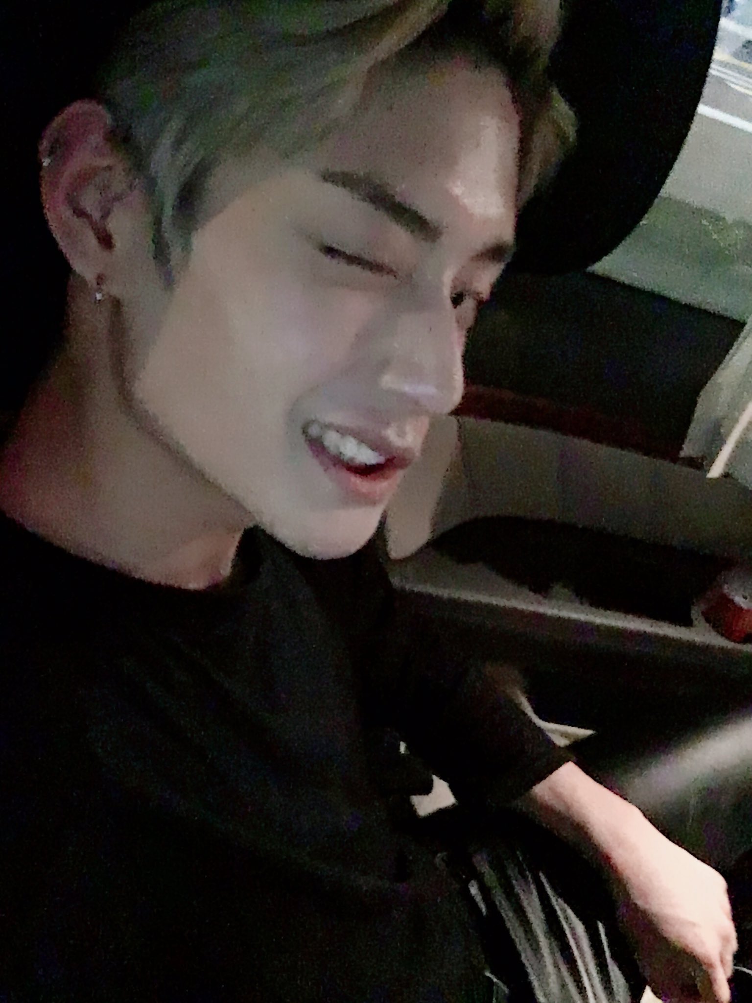 [잡담] 김지웅 어릴때 보면 왜 늑대 모에화햇는지 알것같긴함 | 인스티즈