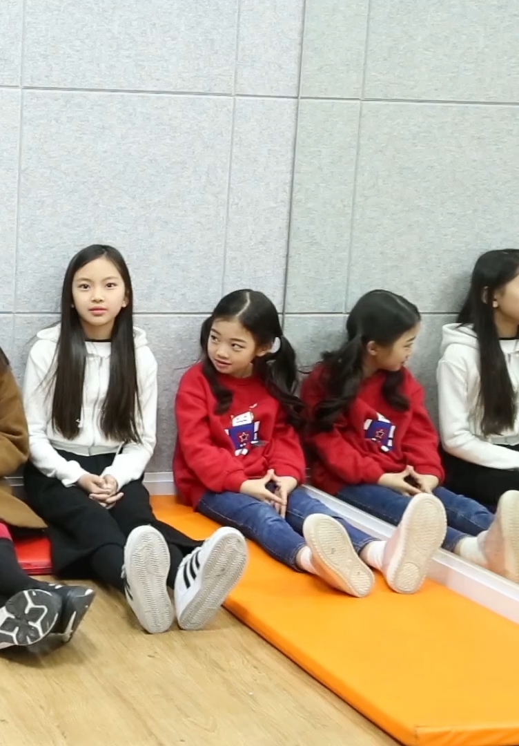 [잡담] 뉴진스 혜인 관련 웃긴 점 혜인이 하은이랑 투샷 사진도 있음 | 인스티즈