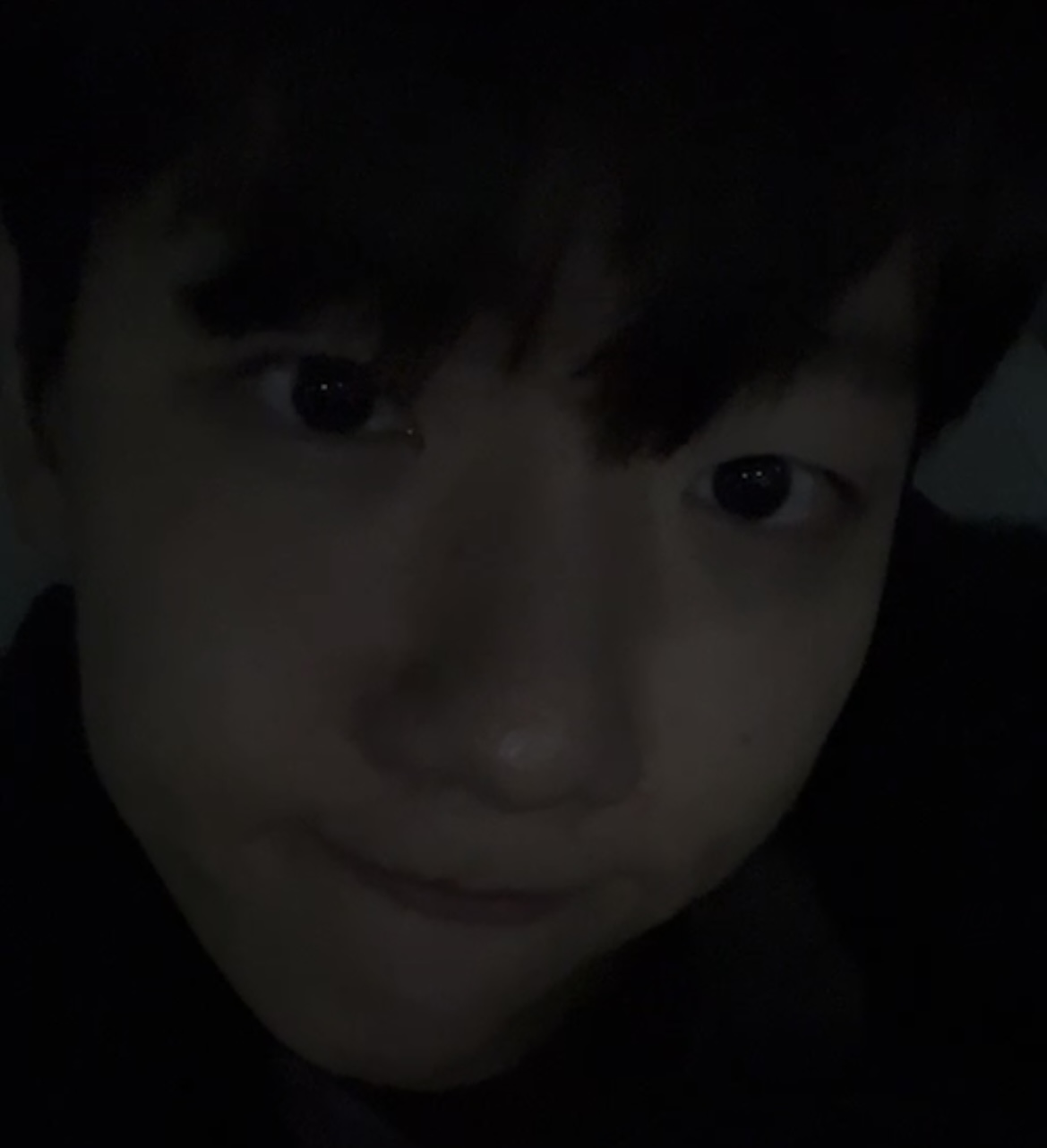 [잡담] 오늘 백현이 라방 얼굴 무슨일... 이 오빠가 30대 맞아..? | 인스티즈