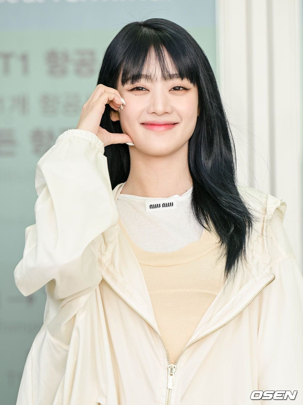 [정보/소식] 요즘 미우미우에서 적극적으로 협찬 받고있다는 국내 여자아이돌....jpg | 인스티즈
