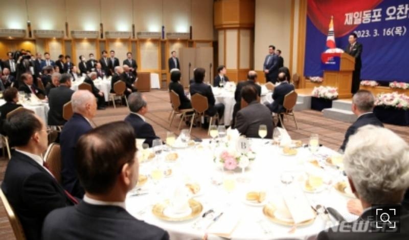 재일동포 만난 윤석열 대통령 부부 | 인스티즈