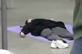 [잡담] 보플 비하인드 자는 사람 사진 주워옴 | 인스티즈