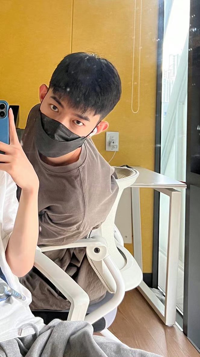 [잡담] 장하오 이거 두 개가 같은 사람이라는 게 | 인스티즈