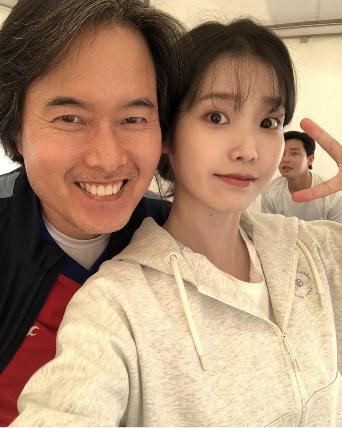 [잡담] 아이유 인스타에서 이 사진이 너무 웃김 | 인스티즈