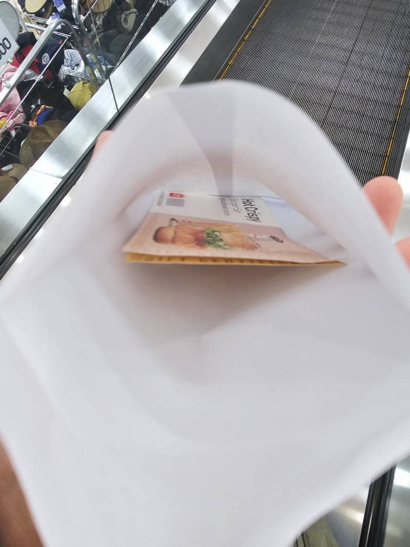 어제 콜라 마시다가 이물질 나와서 고객센터 전화하고 매장 방문했는데 | 인스티즈
