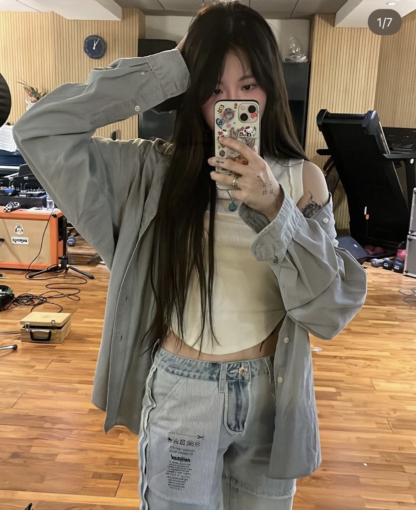 [잡담] 백예린 인스타 사진 바지 정보 아는 사람 제발 ㅜㅜ (사진 있음) | 인스티즈