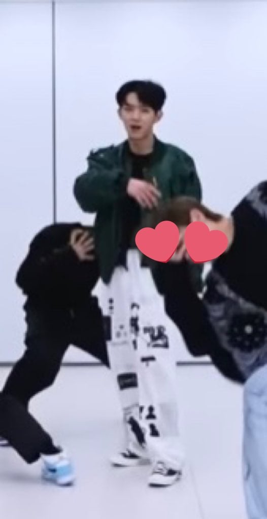 [잡담] 장하오랑 유승언 이거 위에화 옷장 공유인가?? | 인스티즈