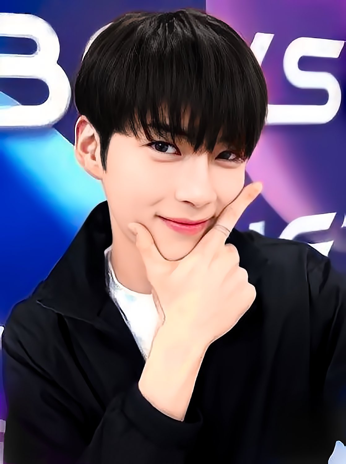 [잡담] 성한빈 지금 머리에서 흑발 보고 싶음 | 인스티즈