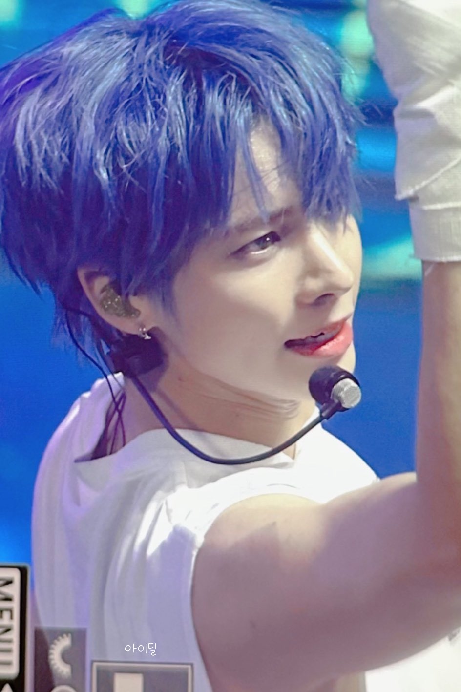 [잡담] 강태현은 어떻게 파란머리도 잘 어울림??... | 인스티즈