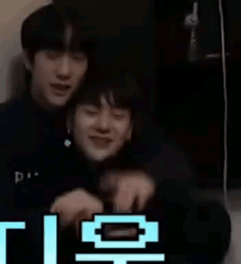 [잡담] 종우 매튜 둘이 손도잡는거보면 엄청 친해졌나봐ㅋㅋㅋㅋㅋ | 인스티즈