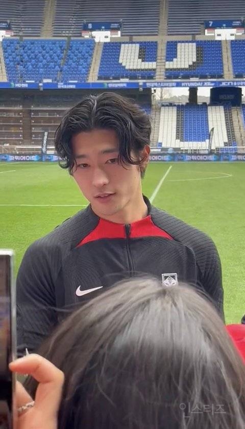 국대 오픈트레이닝에서 레전드 미모 갱신한 조규성 | 인스티즈