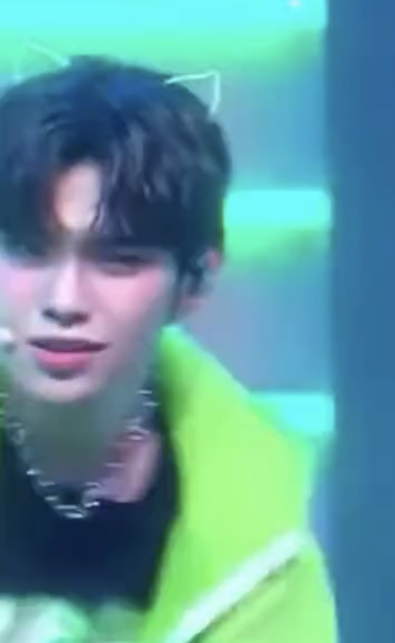 [잡담] 휴학한 대학생이 이렇게까지 아이돌력 max일 수 있는 거임? | 인스티즈