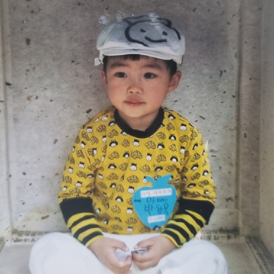[잡담] 얘들아… 건욱이 3살때 사진 좀 봐 …….. | 인스티즈