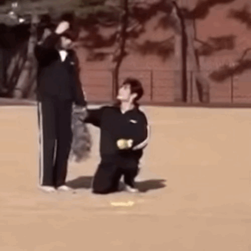 [잡담] 김지웅 동생들이랑 붙어있는 짤들 너무 흥미로움 | 인스티즈