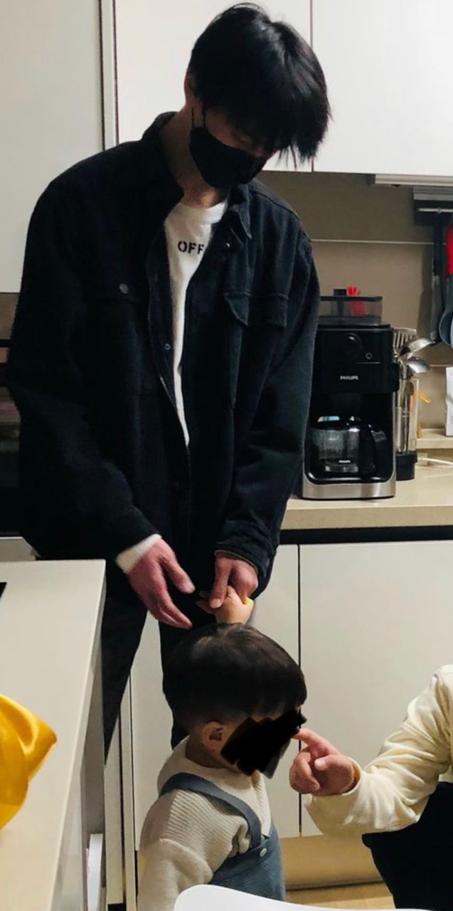 [잡담] 아기랑 있는 김규빈이요...? | 인스티즈