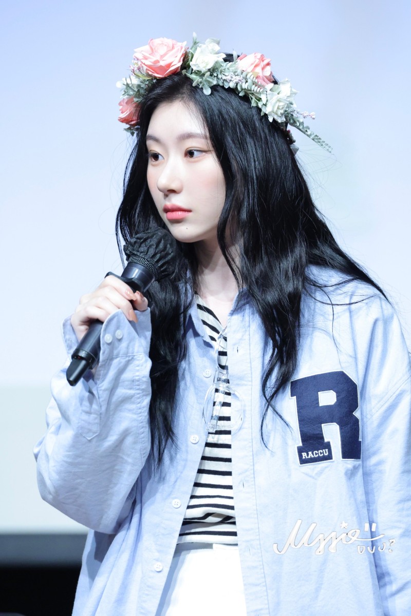 [잡담] 채령이 입은 이 셔츠 정보 어떻게 알 수 있을까?? | 인스티즈