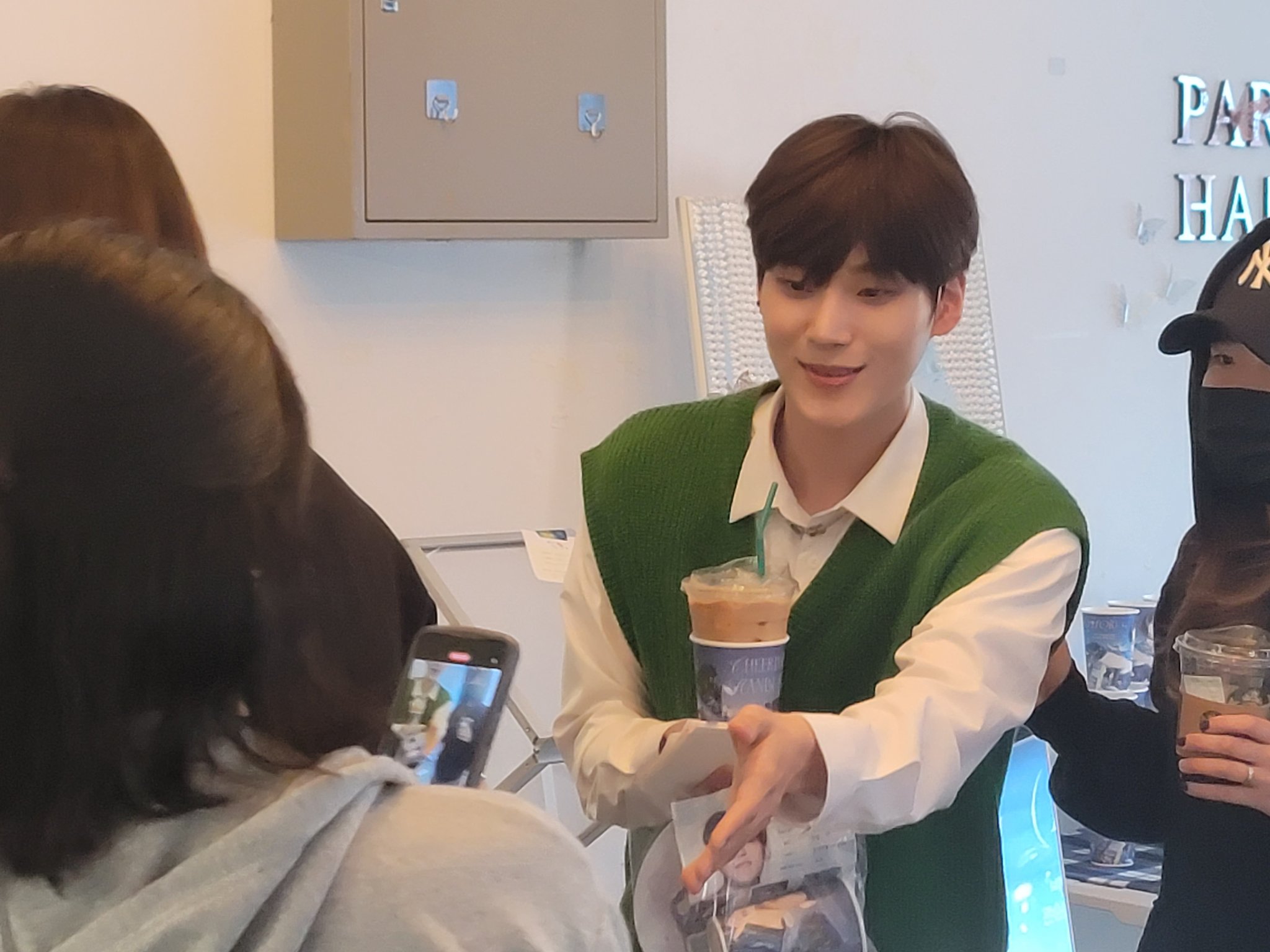 [잡담] 박한빈 아직 싸인 없대 귀여워 ㅠㅠㅠㅠㅠ | 인스티즈