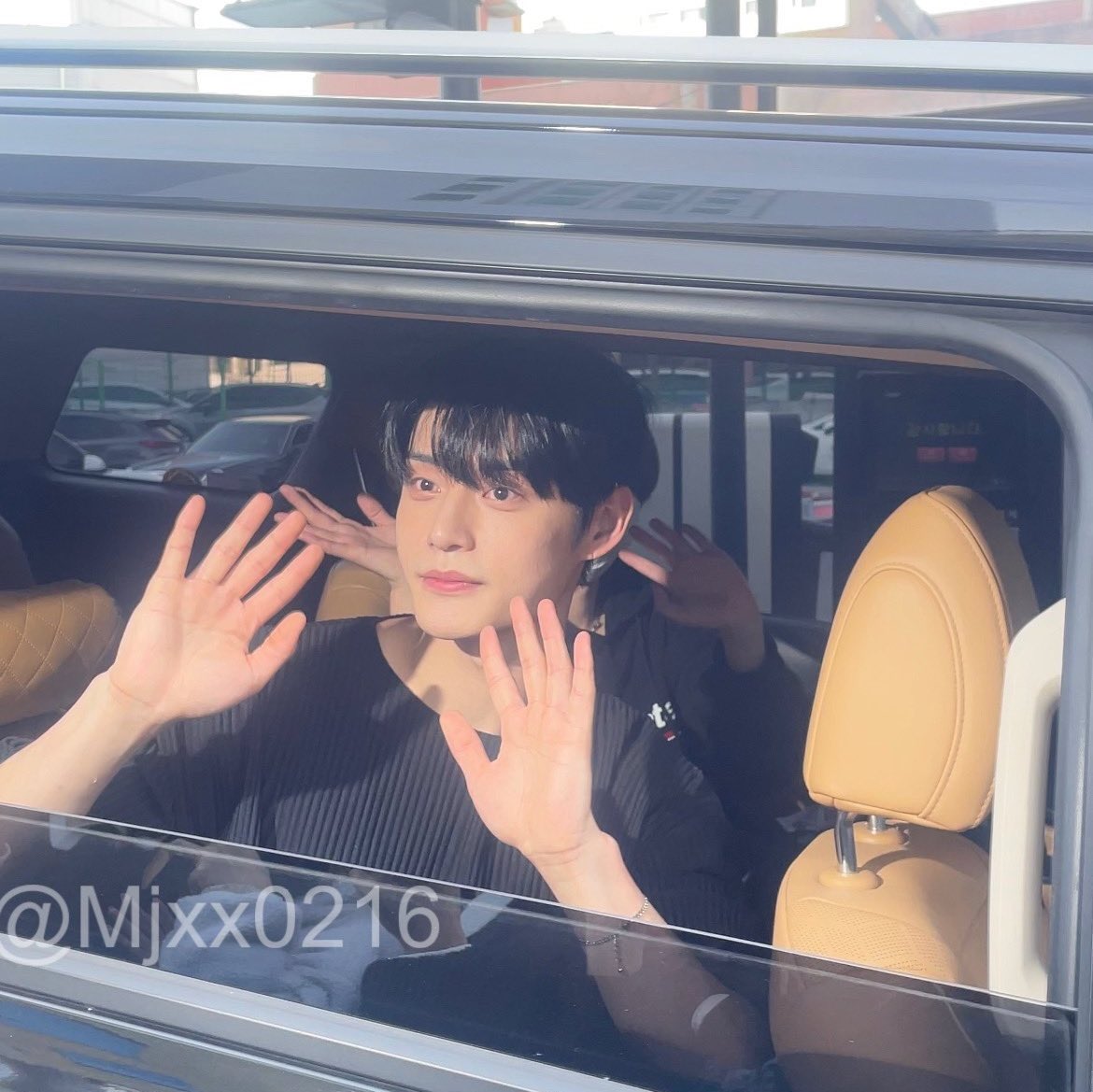 [잡담] 와 김지웅 차 타고 가는 사진 | 인스티즈