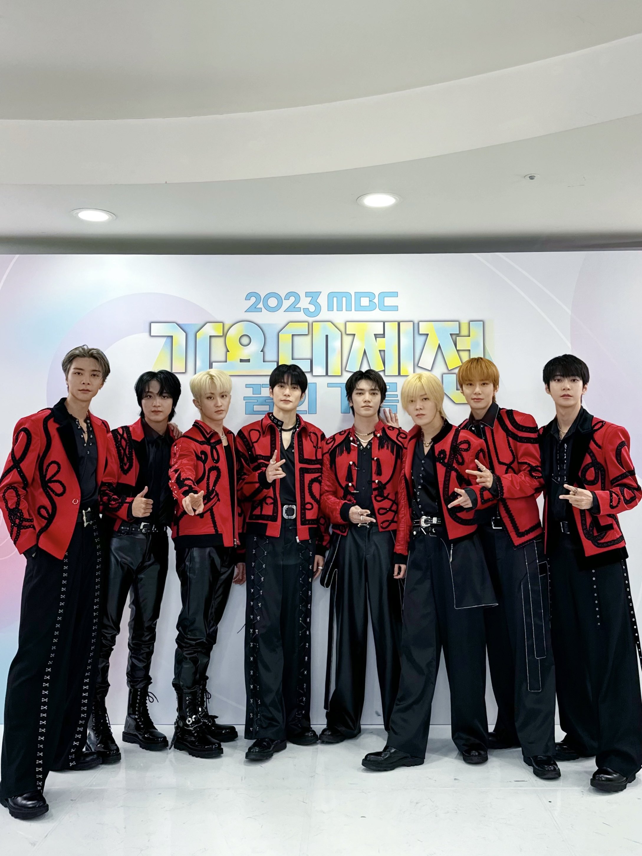 [정보/소식] NCT 127 공식 인스타 업뎃 ❤️ 🖤 | 인스티즈