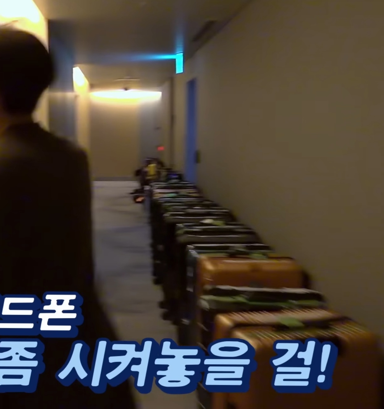 [잡담] 아ㅋㅋㅋㅋㅋ세븐틴 캐리어 서있는거봐ㅋㅋㅋㅋㅋㅋㅋ | 인스티즈