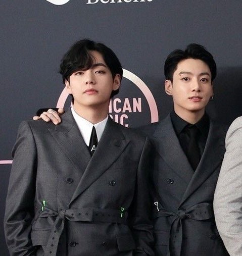 [잡담] 정국이랑 뷔는 진짜 남돌 ㄹㅈㄷ 조합 같다 | 인스티즈