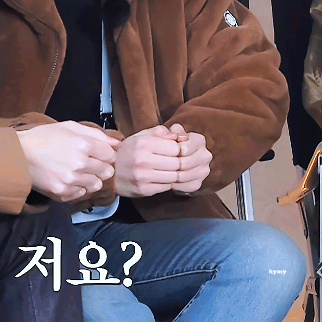 [잡담] 언급 많이 되는지 모르겠는데 얘 손 진짜 이쁘지 않아? | 인스티즈